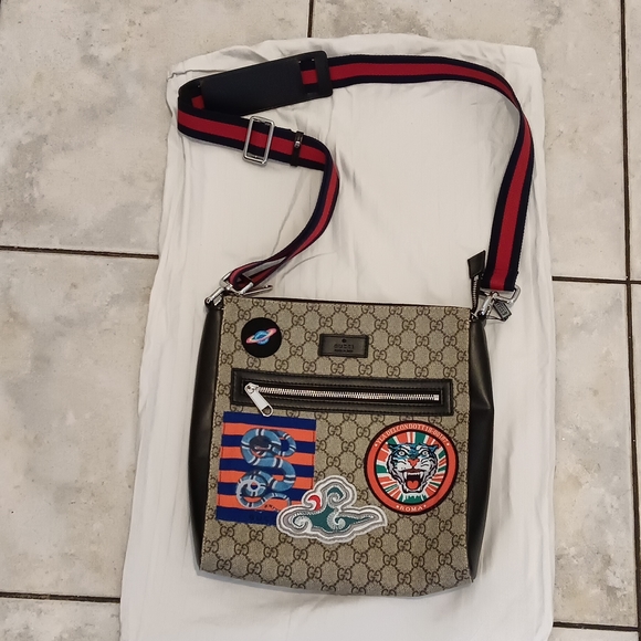 Gucci Other - Gucci GG Supreme Courier Messenger Bag/ Shoulder Bag never worn